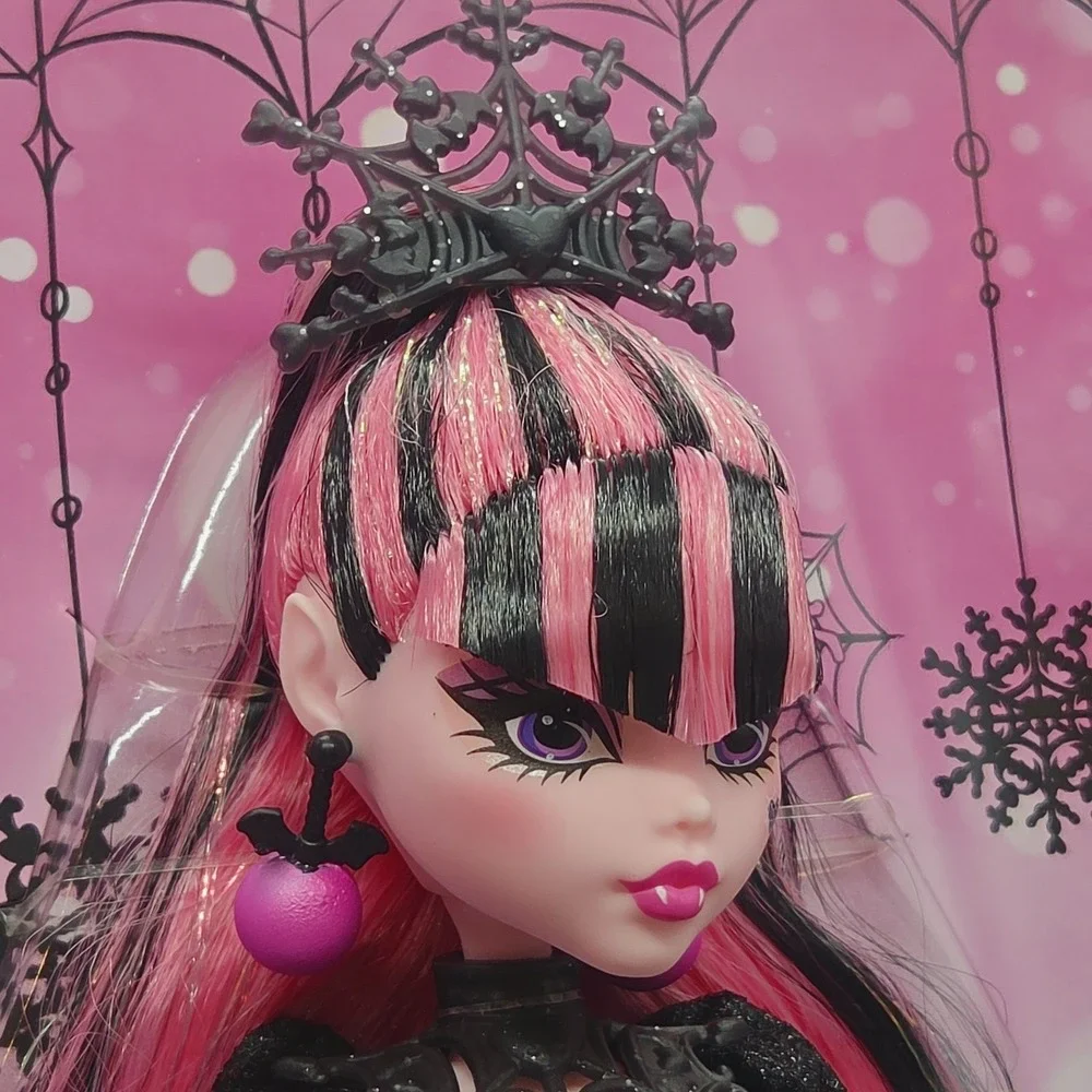 NEW Monster High Howliday Winter Edition Draculaura Doll Limited Holiday Shipper